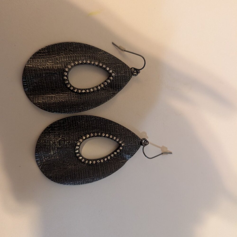 Vintage Avon Dark gray textured rhinestone earrings